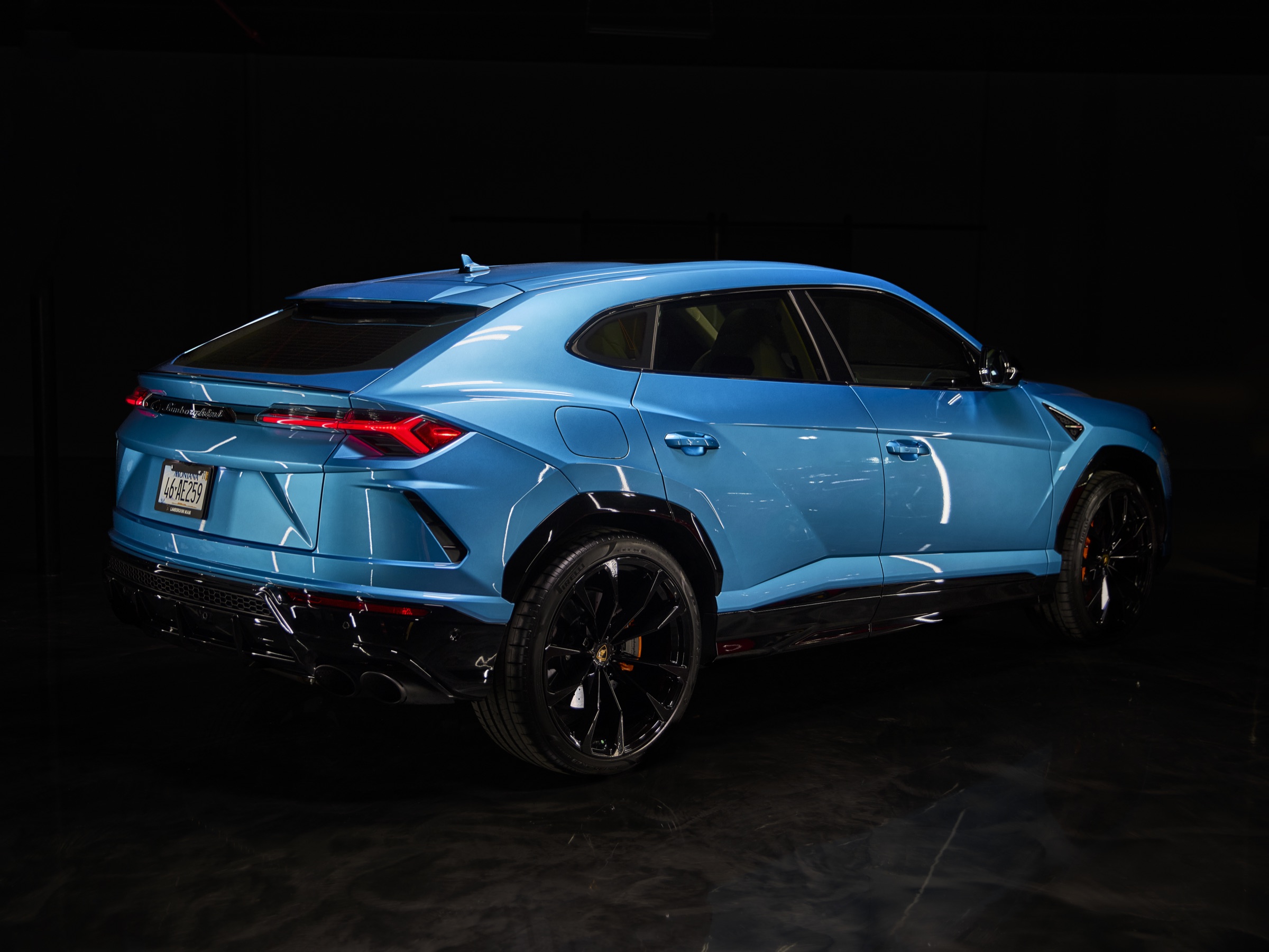 Miami Blu Uranus Lamborghini Urus S rental image #2