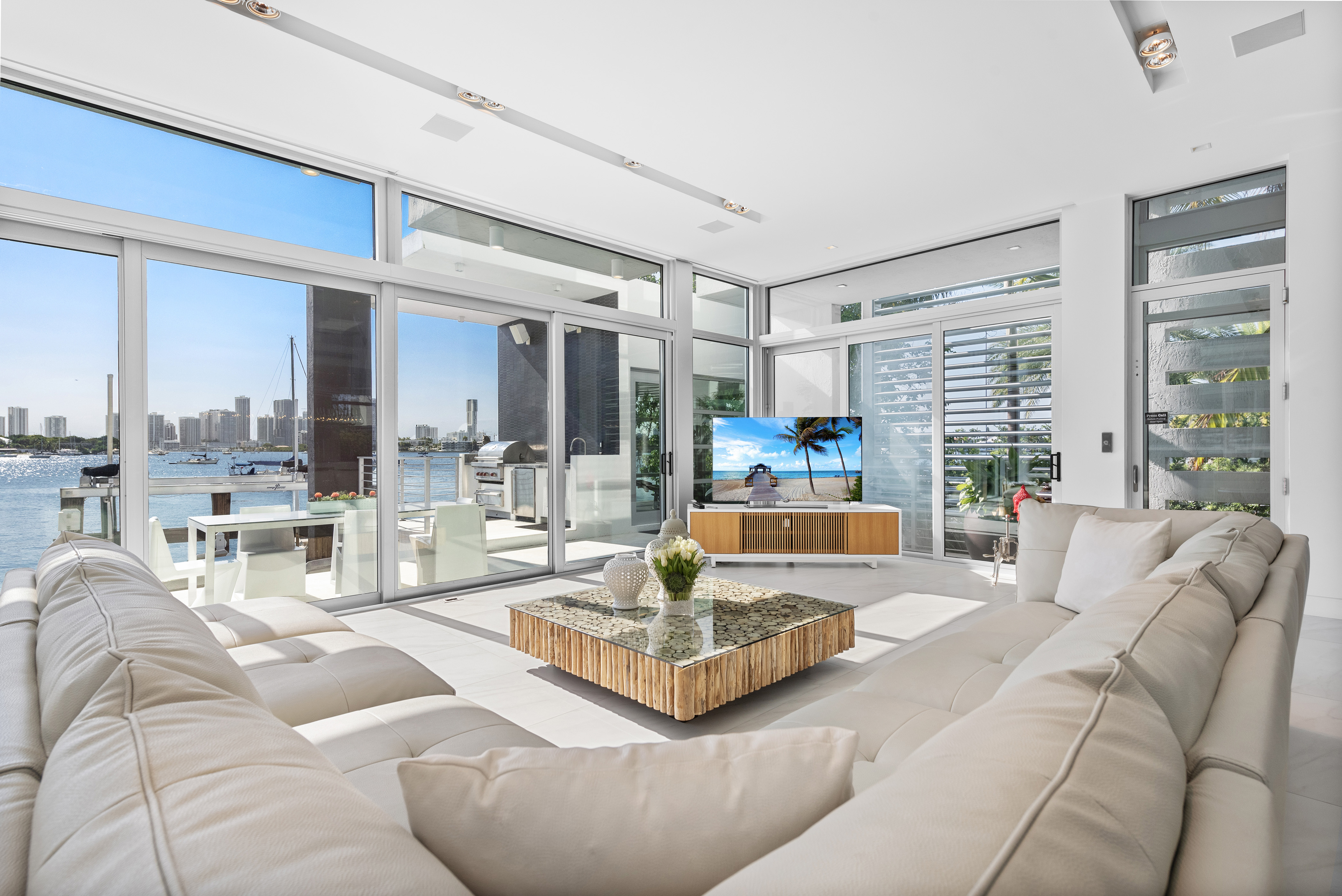 Villa Vs Hotel Privacy Comparison