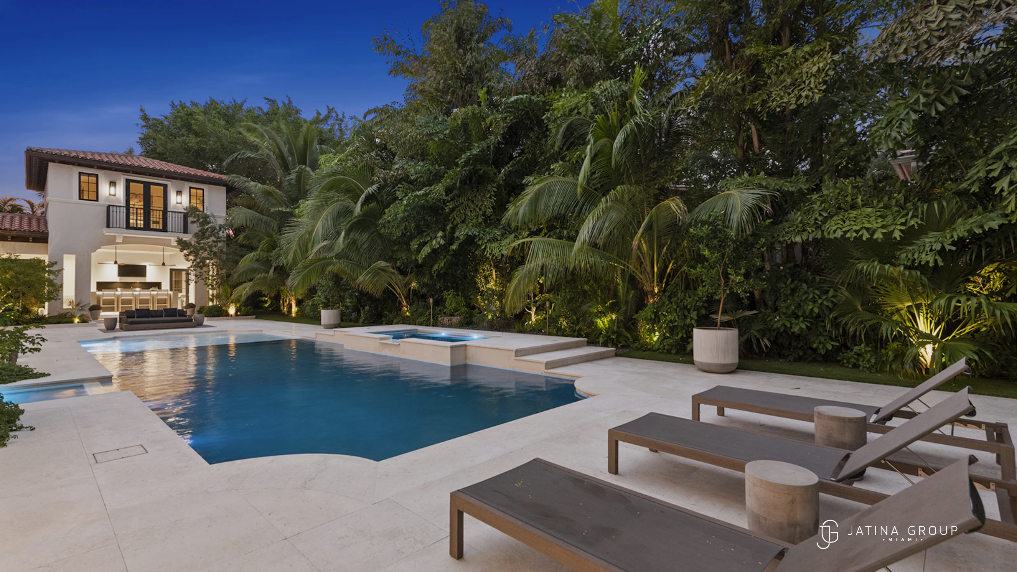 Villa Outpacing Hotel