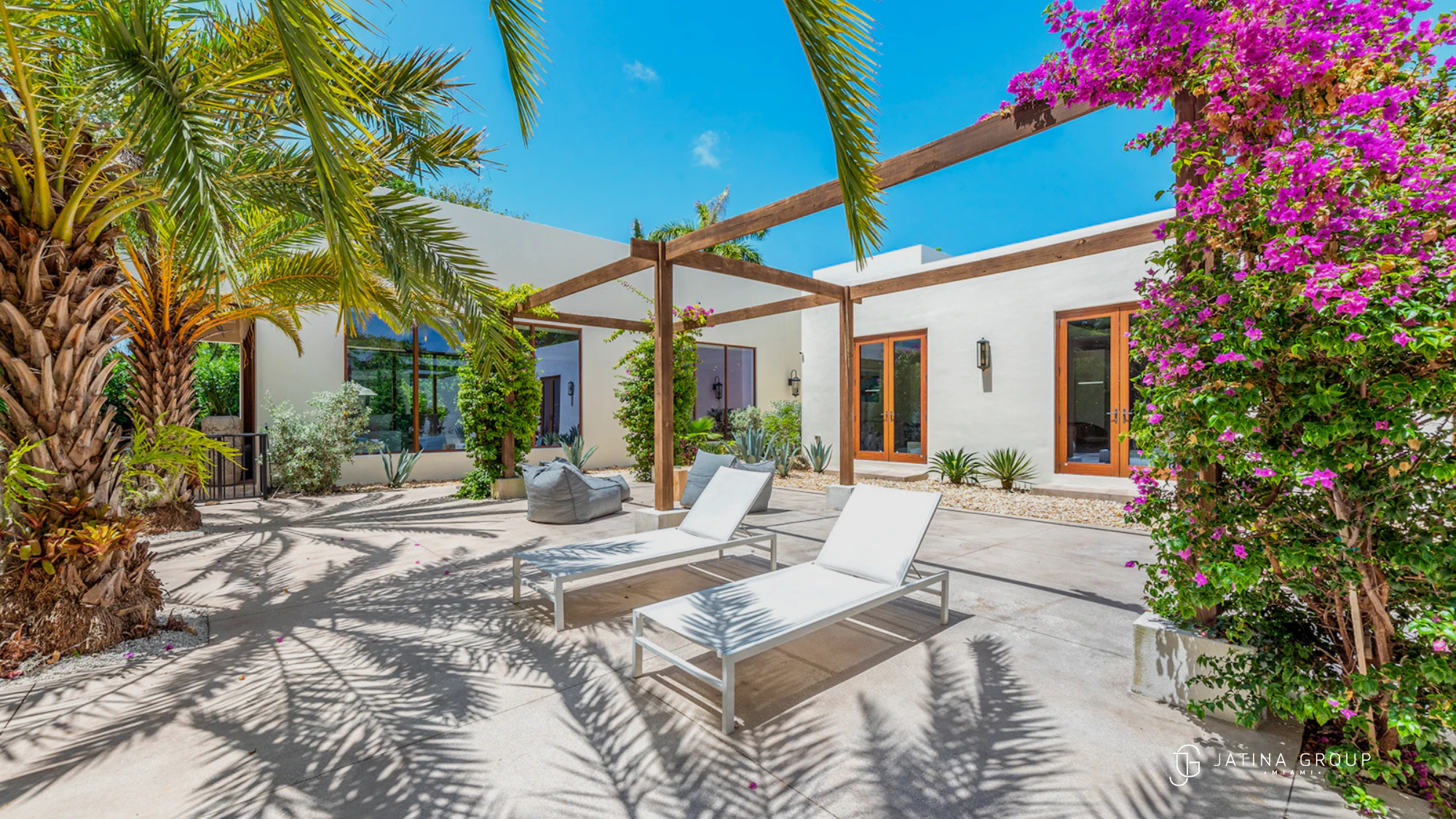 Miami Villa Courtyard Relax