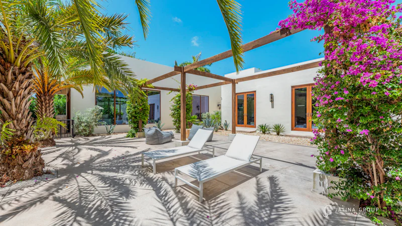 Miami Villa Courtyard Relax