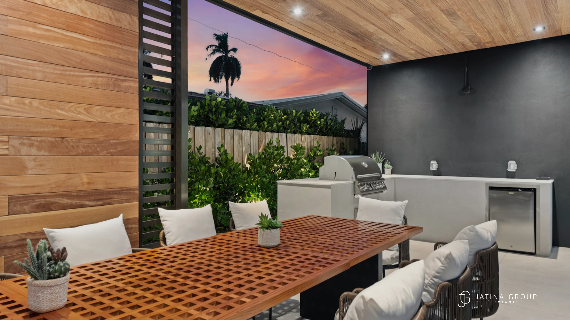 Villa Haven Waterfront Dinner