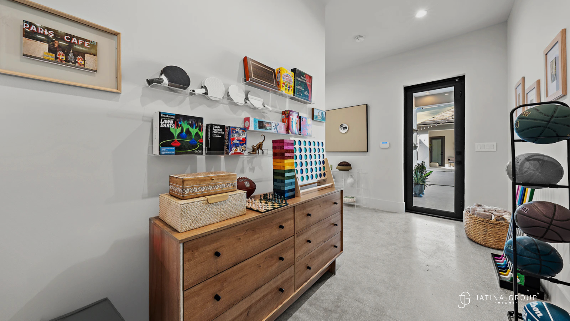 Immersive Game Media Room Villa 2025