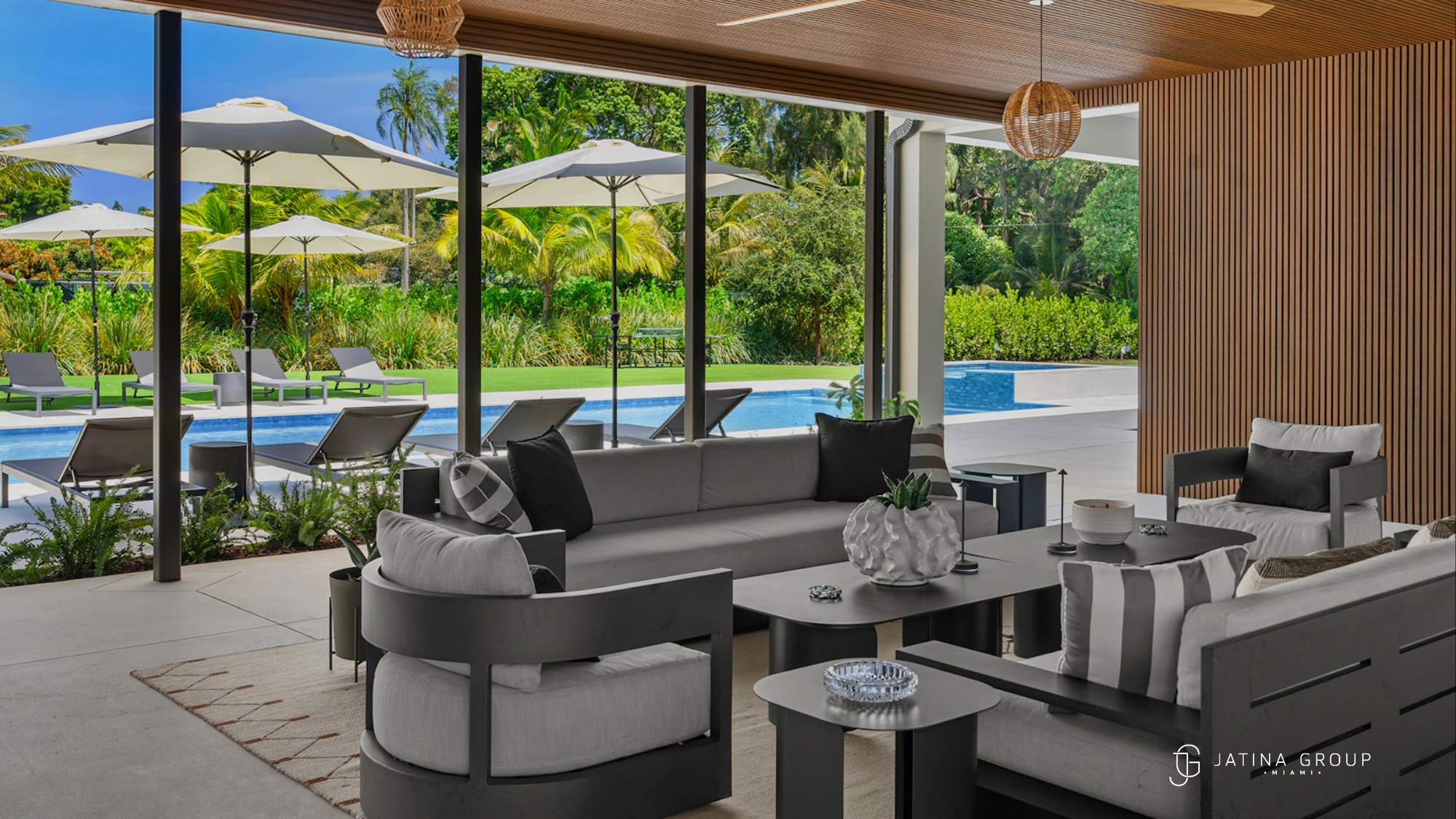 Bleisure Miami Executive Villa Checkin Afternoon