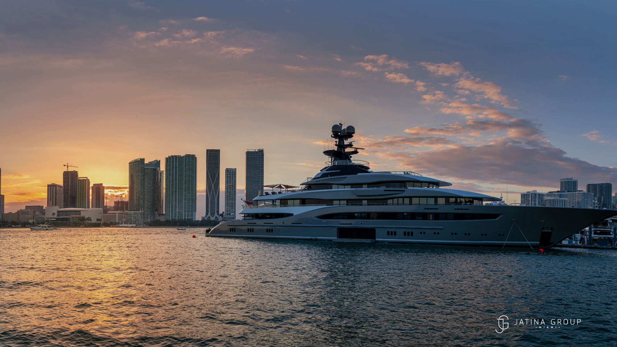 Private Yacht Biscayne Bay Miami Skyline