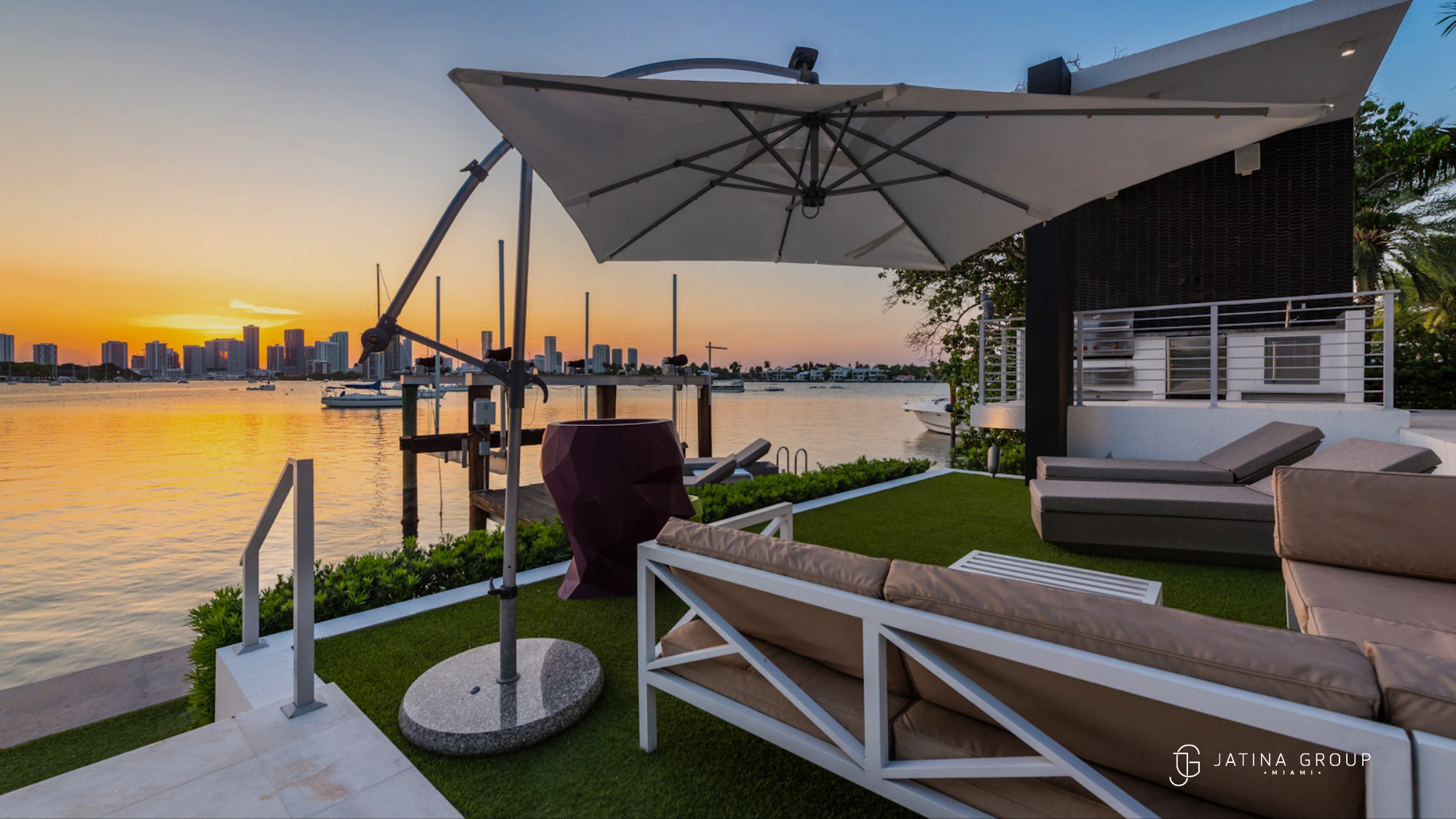 Waterfront Villa With Dock Access Miami