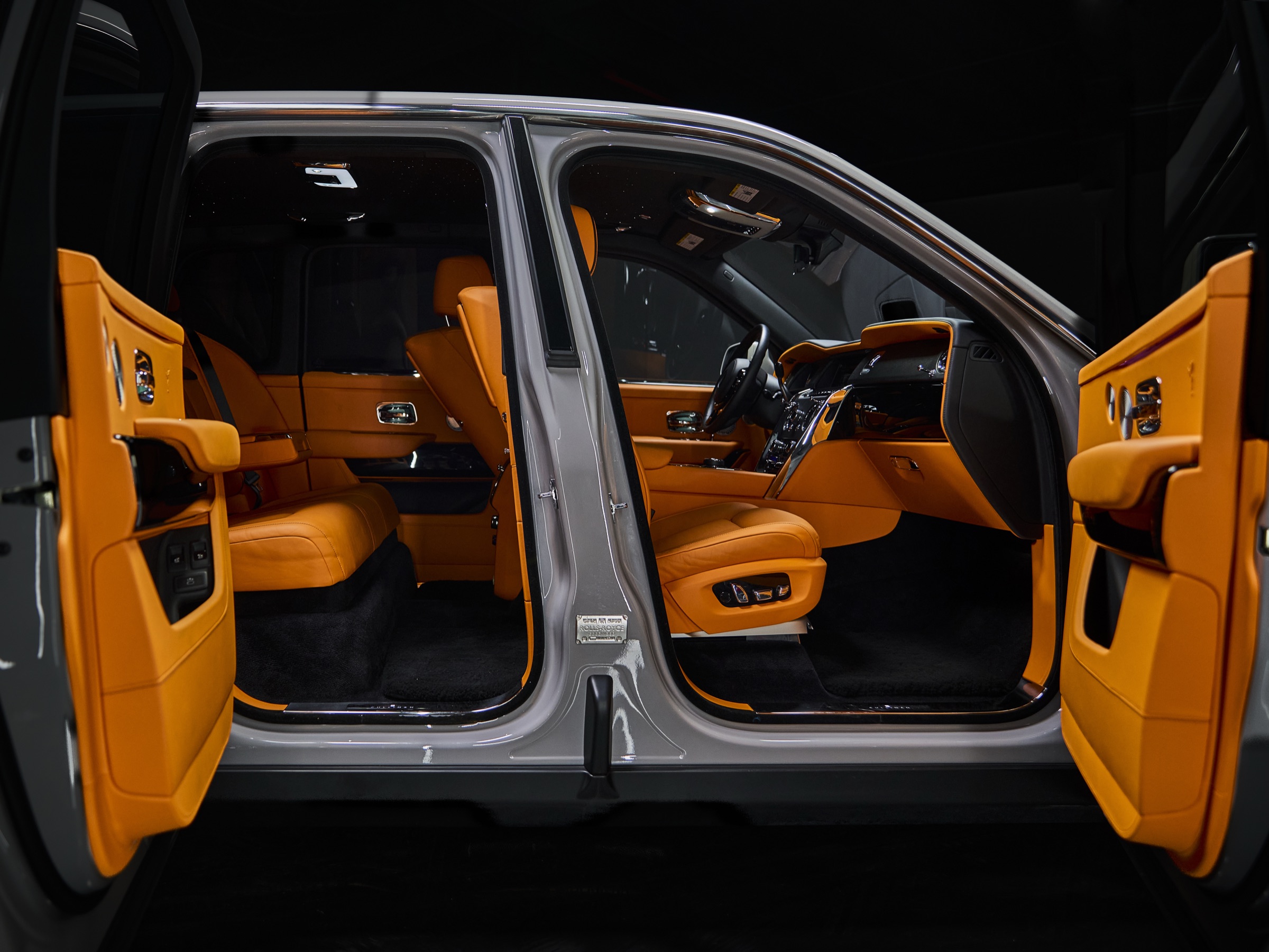 Miami Light Grey Rolls-Royce Cullinan rental image #3