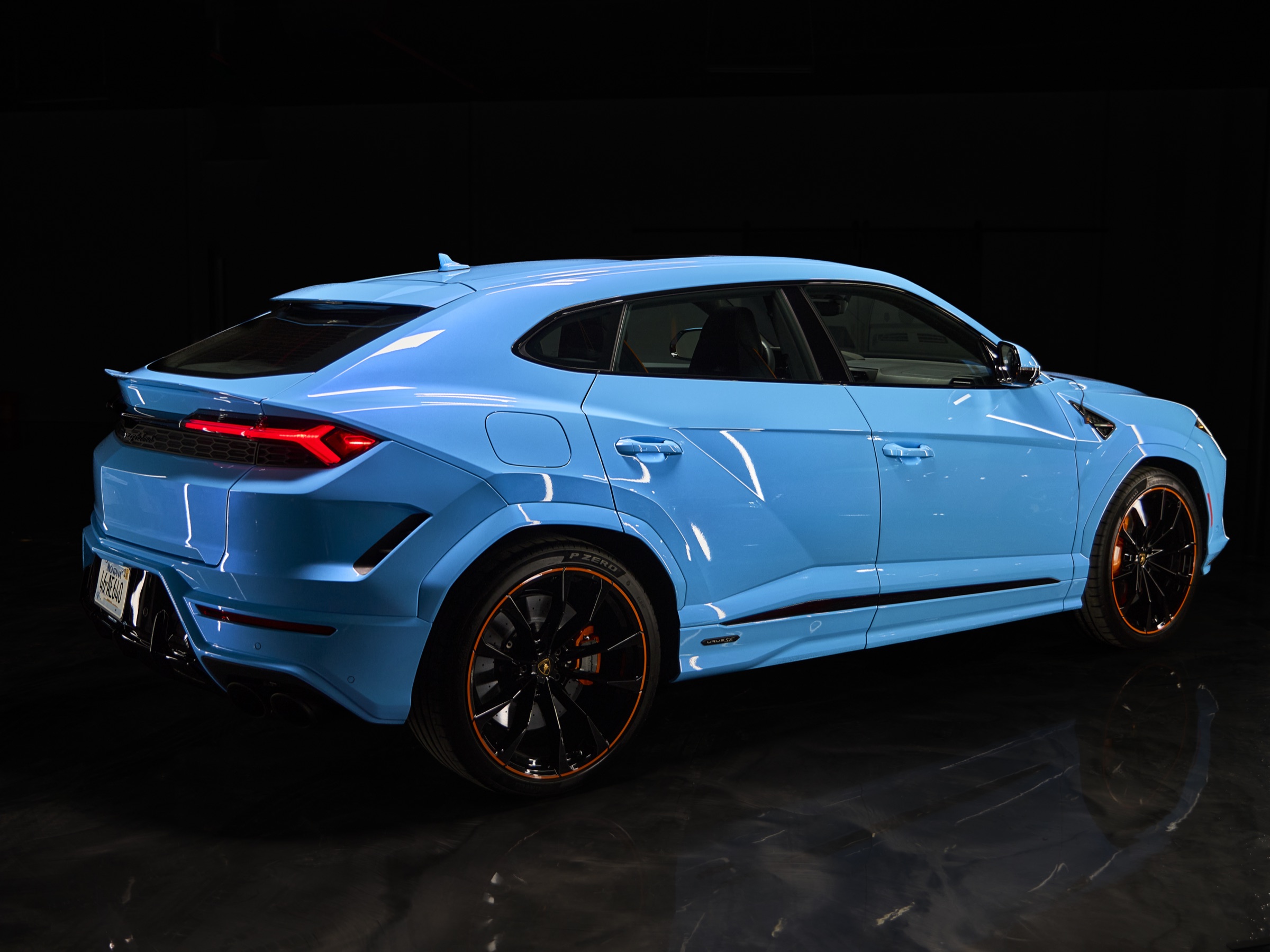 Miami Blu Cepheus Lamborghini Urus SE rental image #2