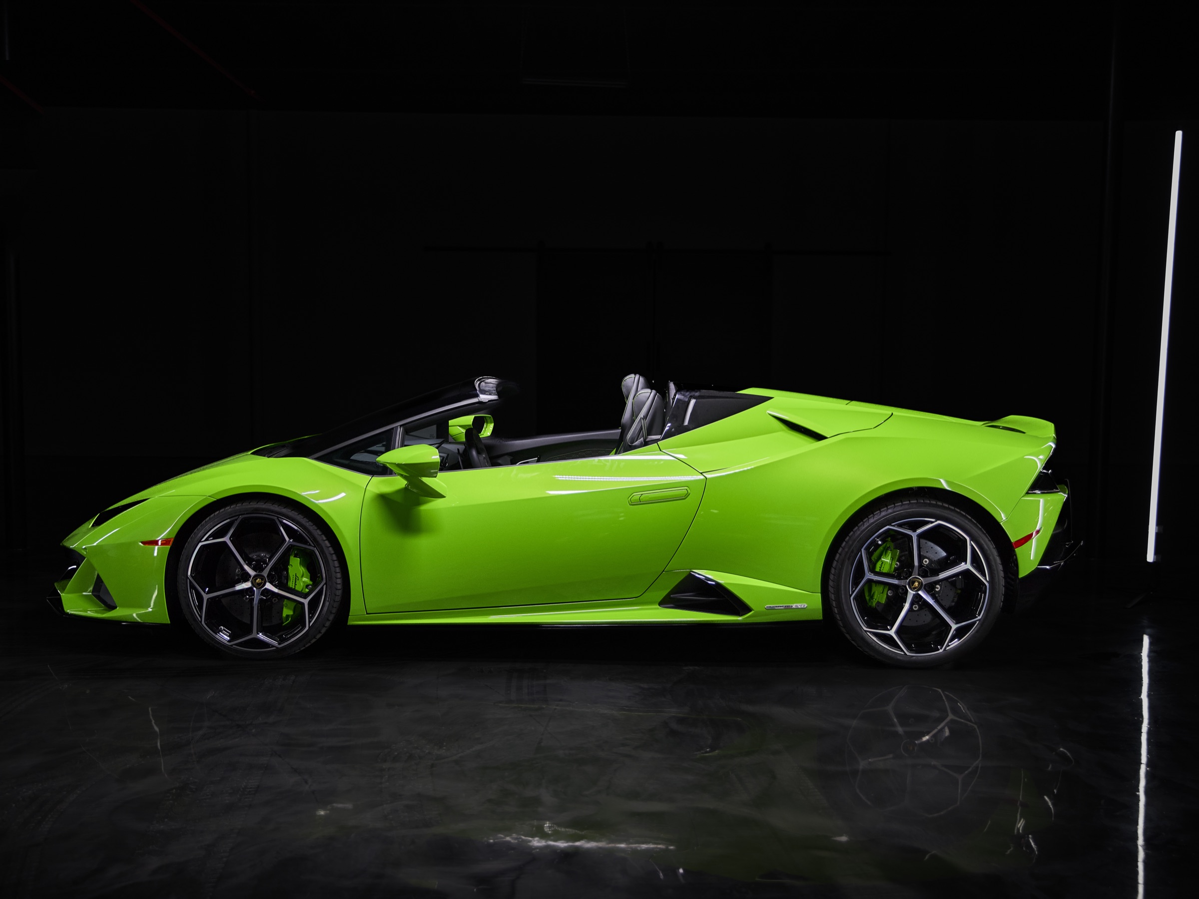 Miami Lamborghini Huracán EVO Spyder rental image #3