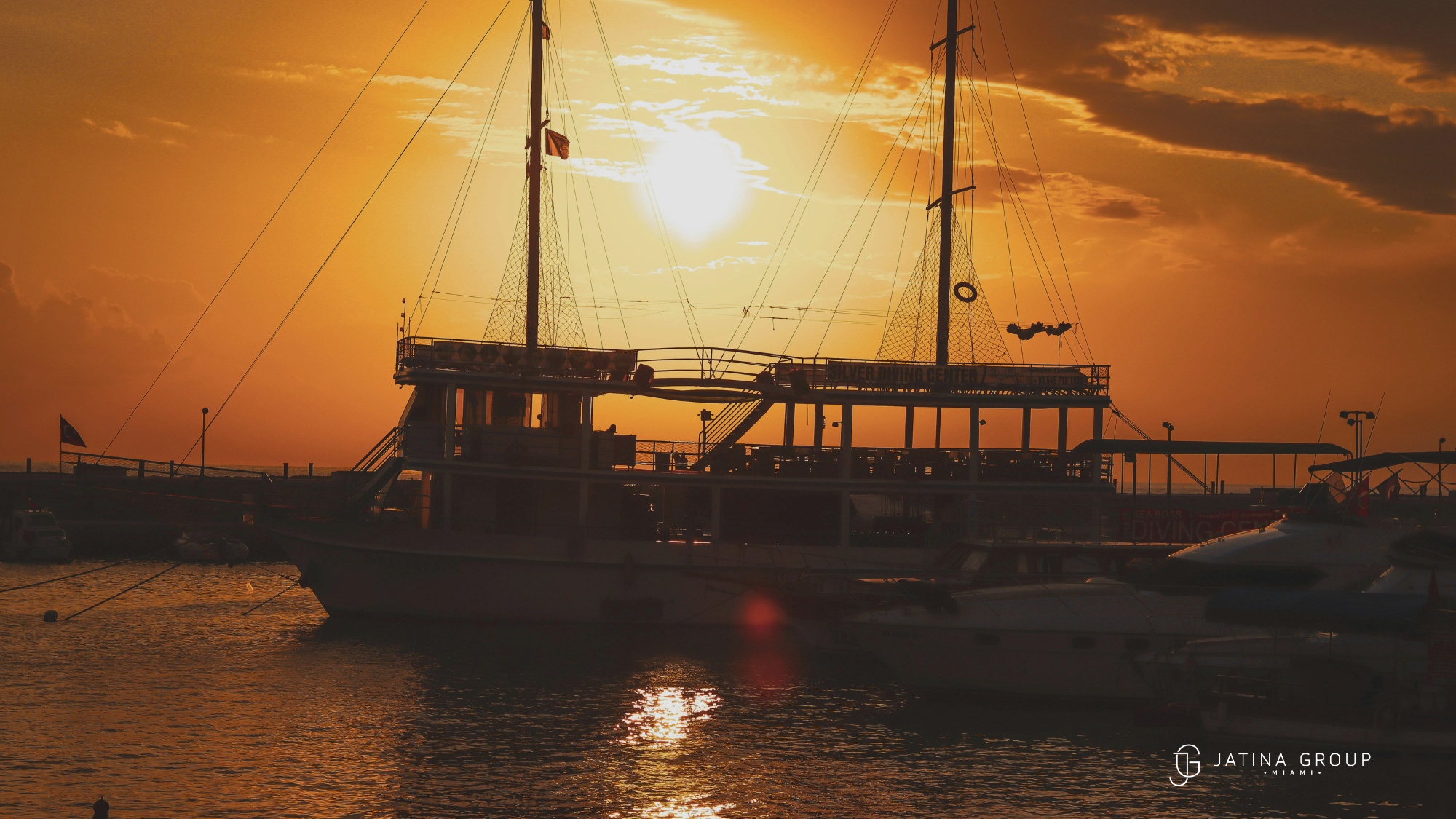Sunset Dinner Yacht Miami