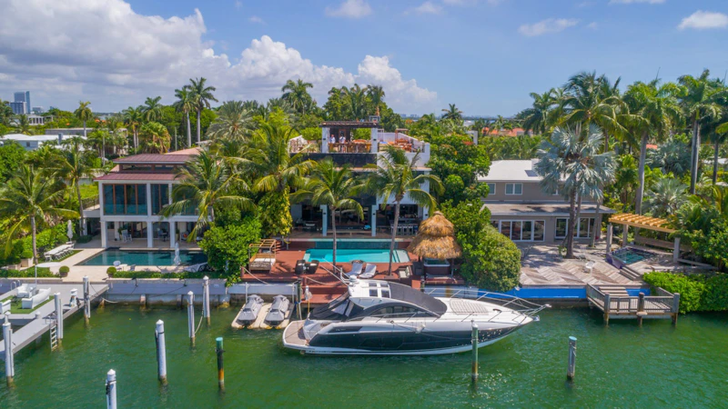 Villa With Yacht Dock Miami