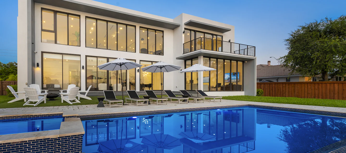 Villa Lago luxury rental in South Miami