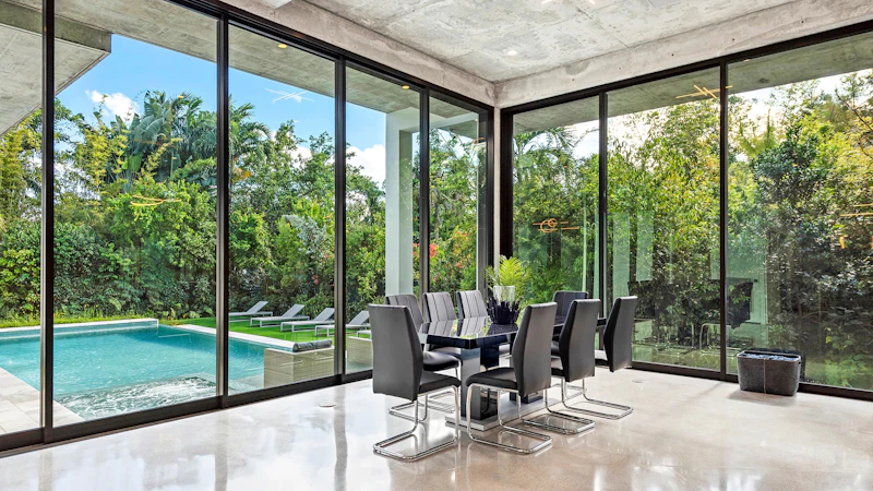 Upscale Villa Poolside