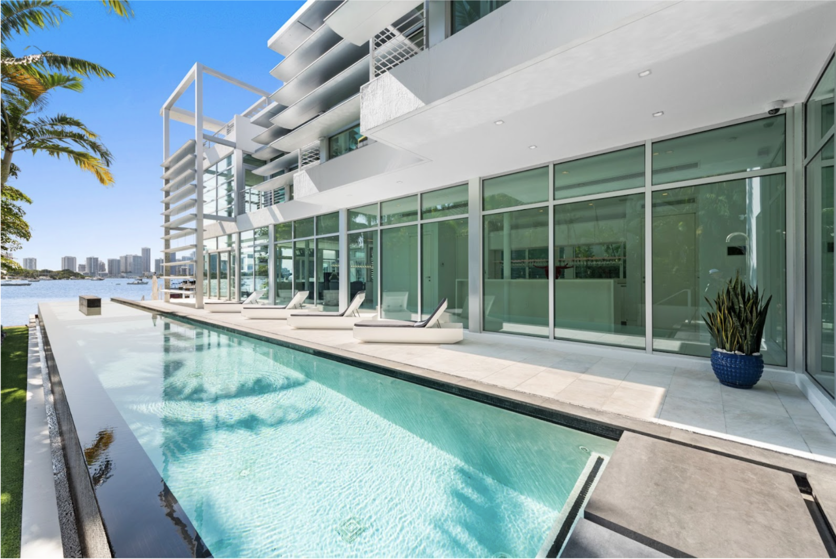 Tropical Villa Infinity Pool