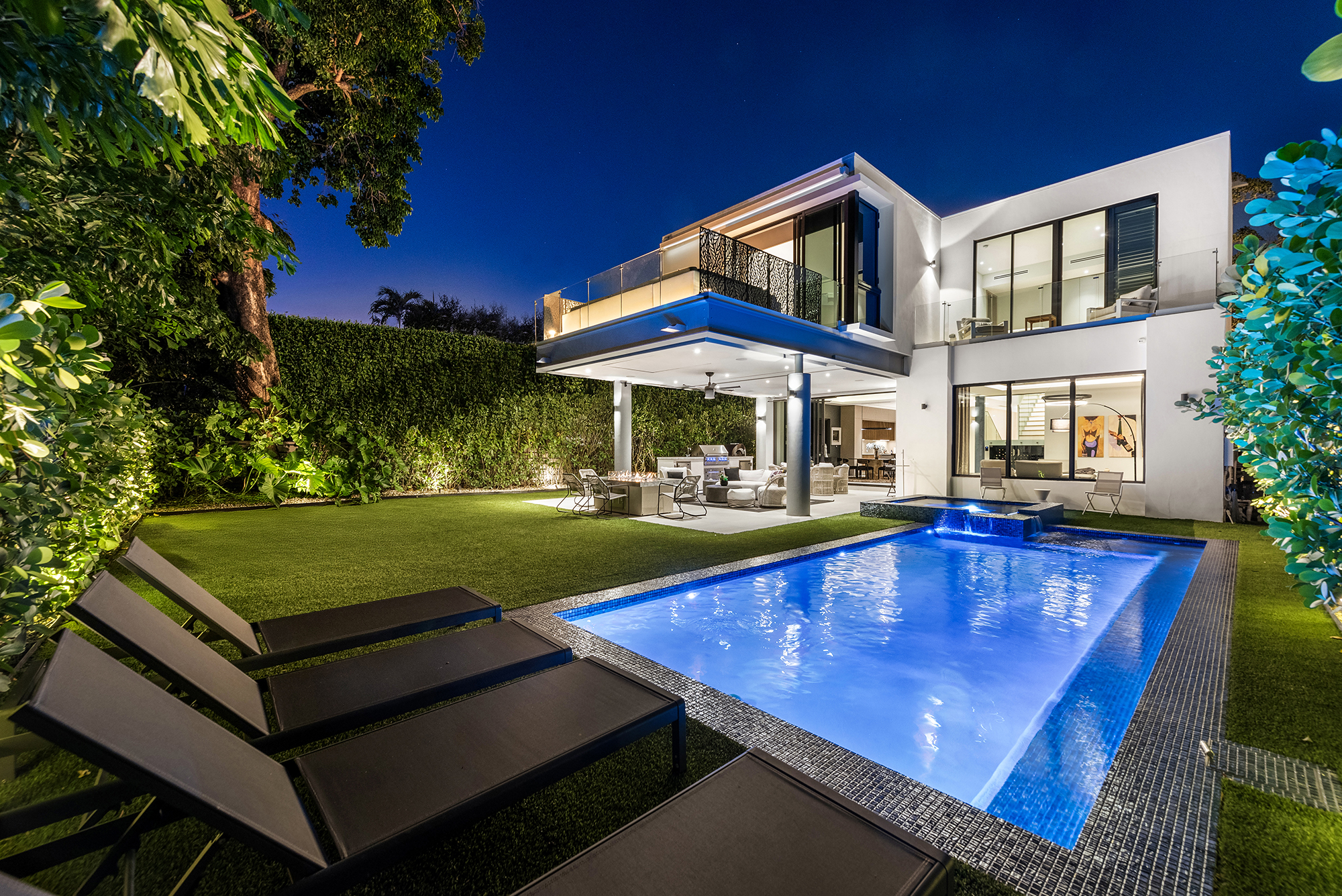 Villa Grove Tropical Retreat