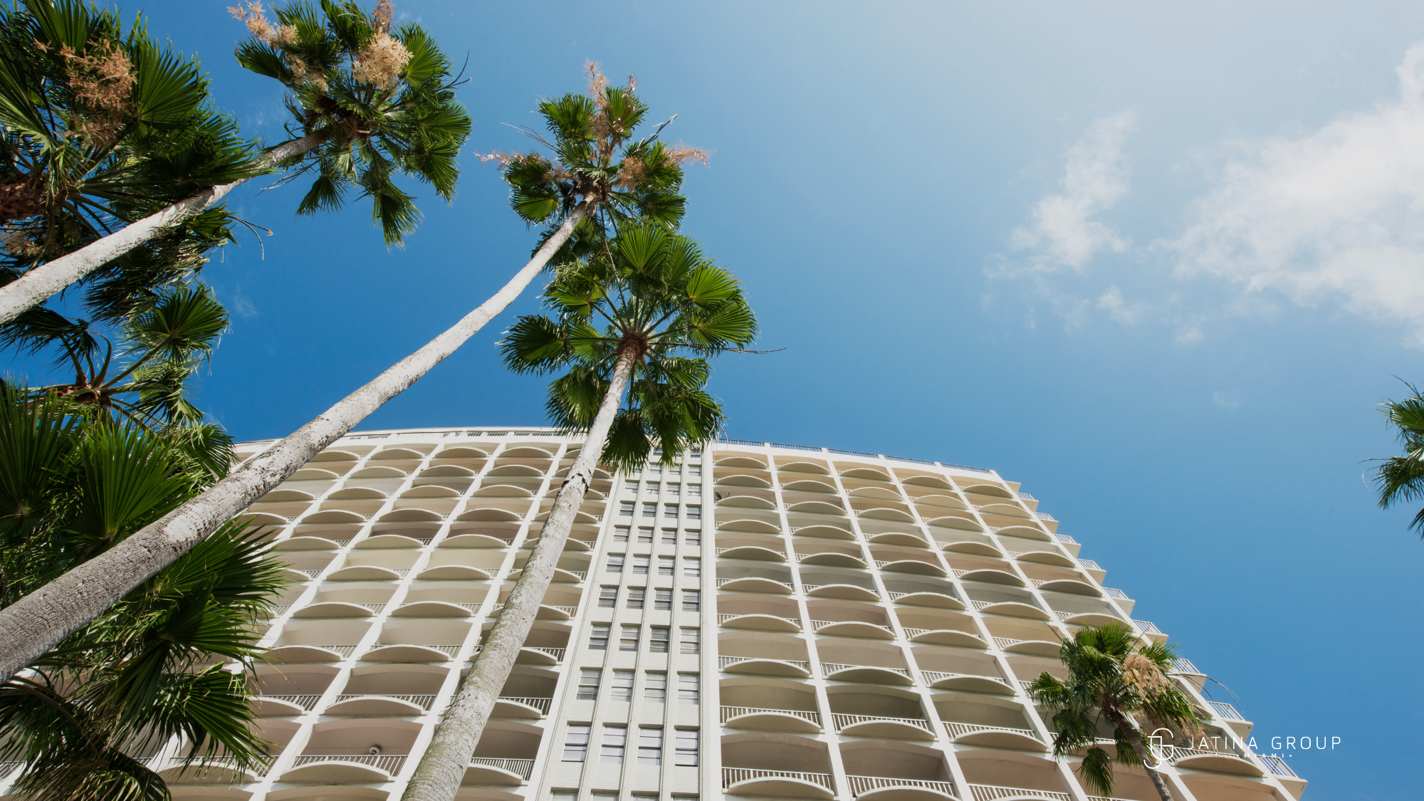 Hotel Vs Villa Miami