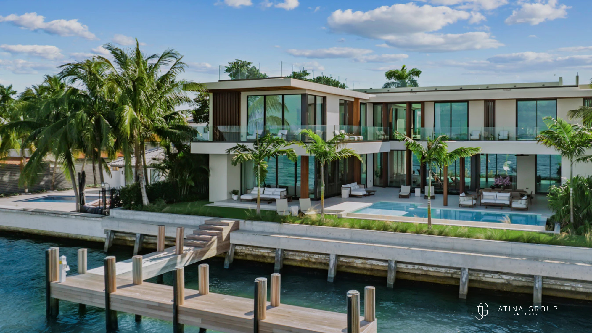 Waterfront Villa Advantage