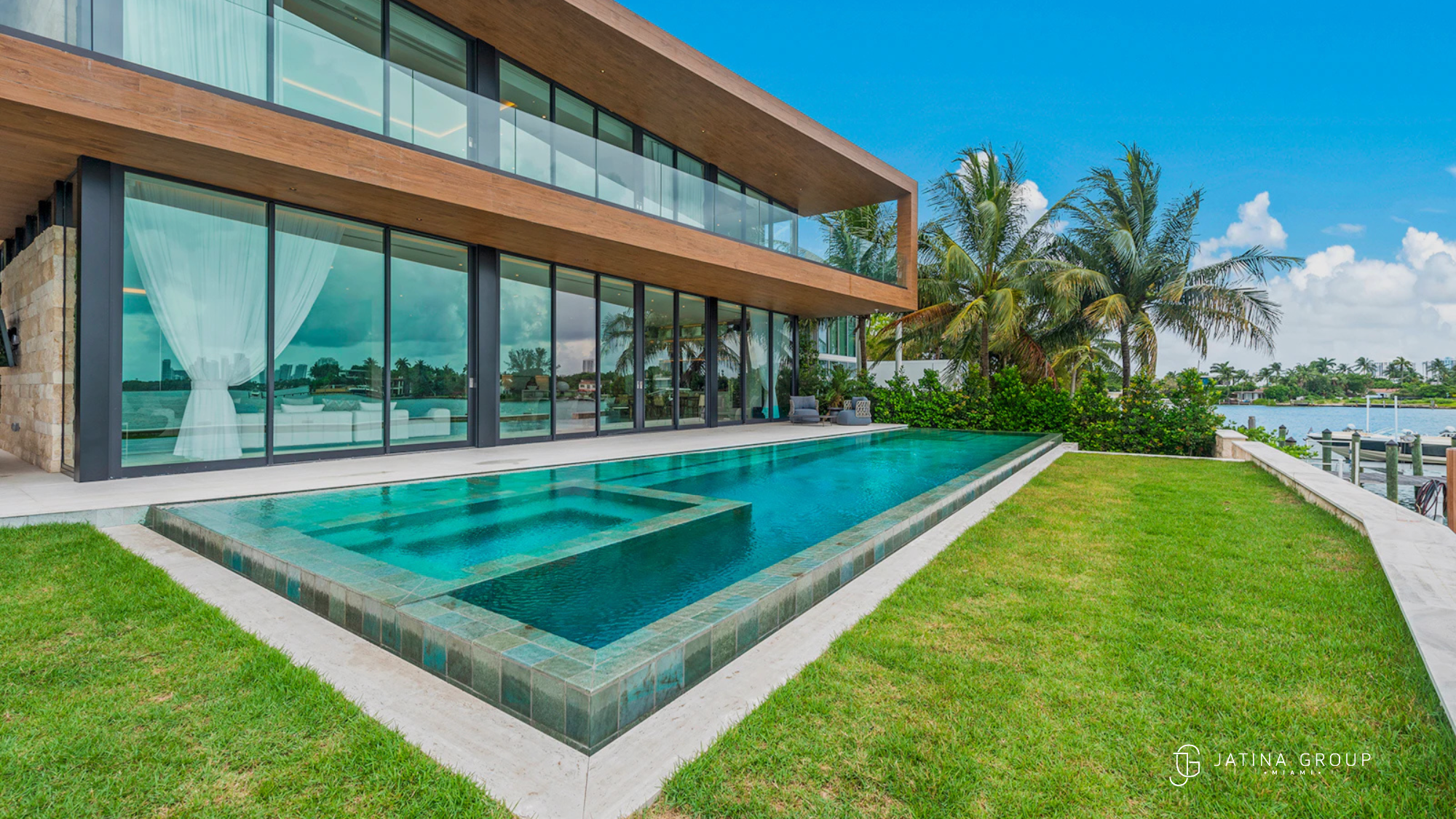 Infinity Pool Luxury Villa 2025