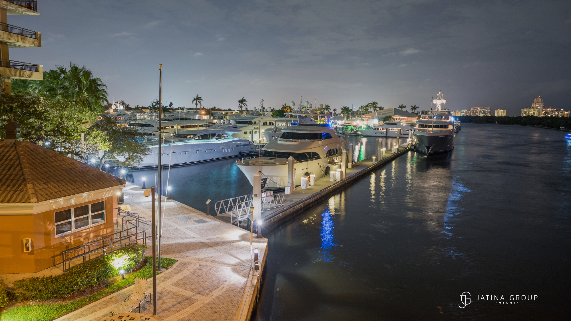 Riverwalk Nightlife Rooftop