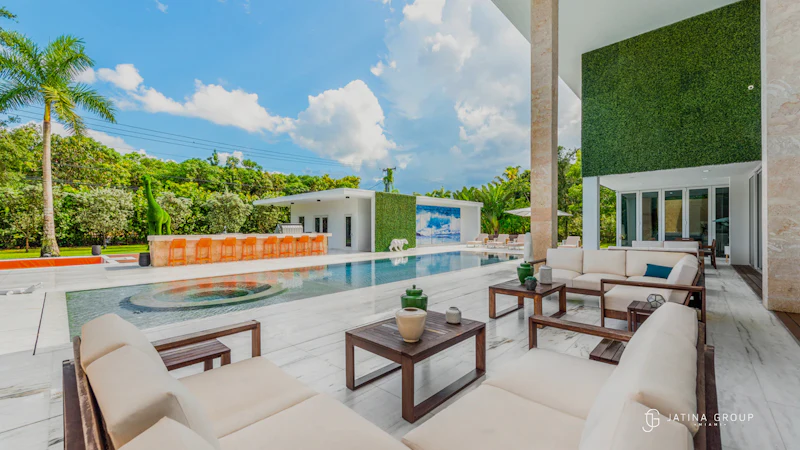 Planning Heat Pool Vacation Miami