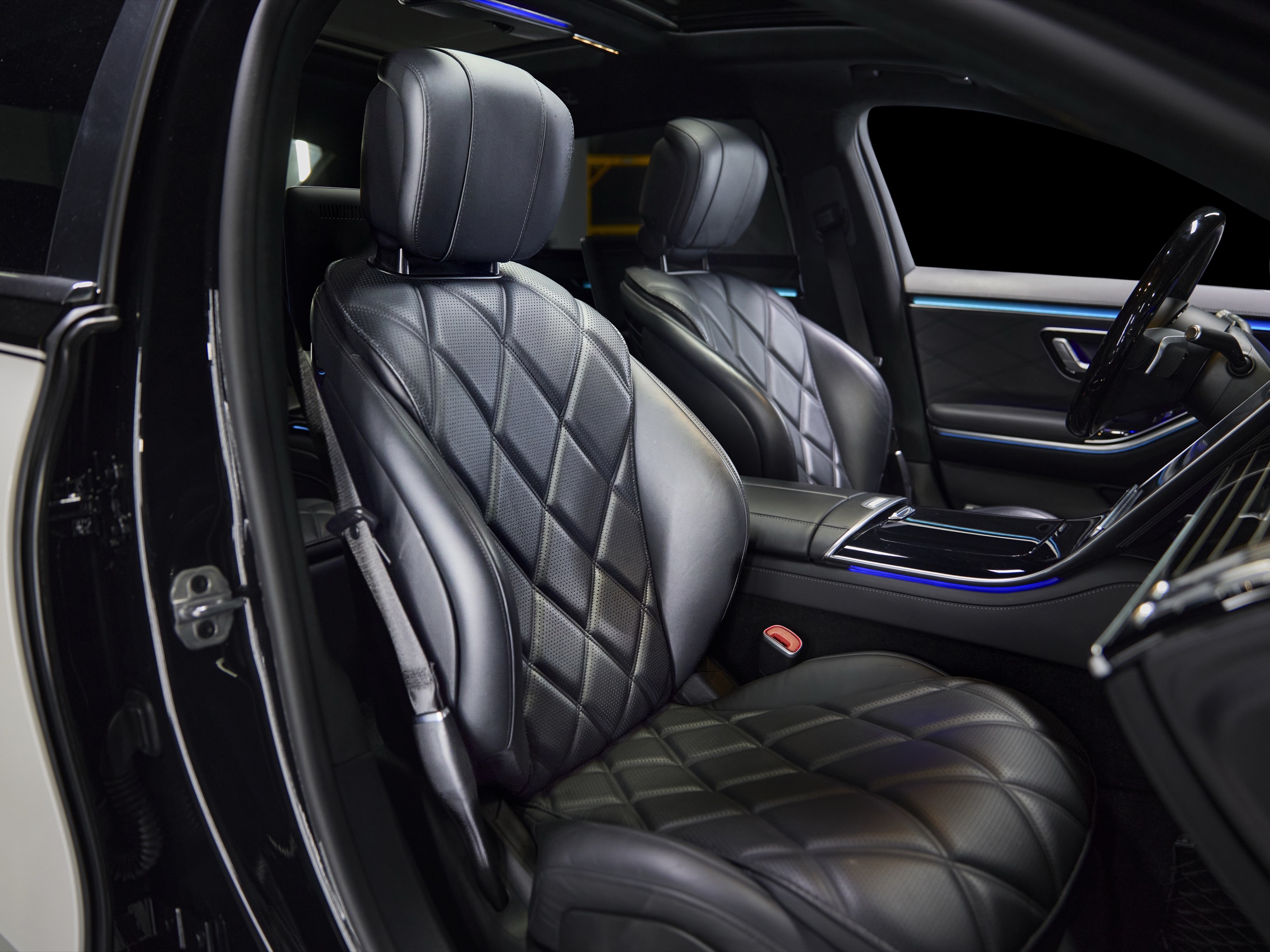Miami Mercedes-Maybach 580 rental image #4