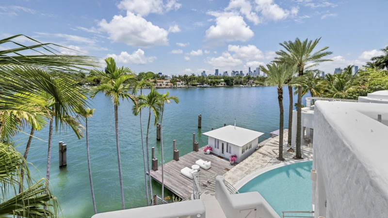 Luxury Waterfront Villa Miami