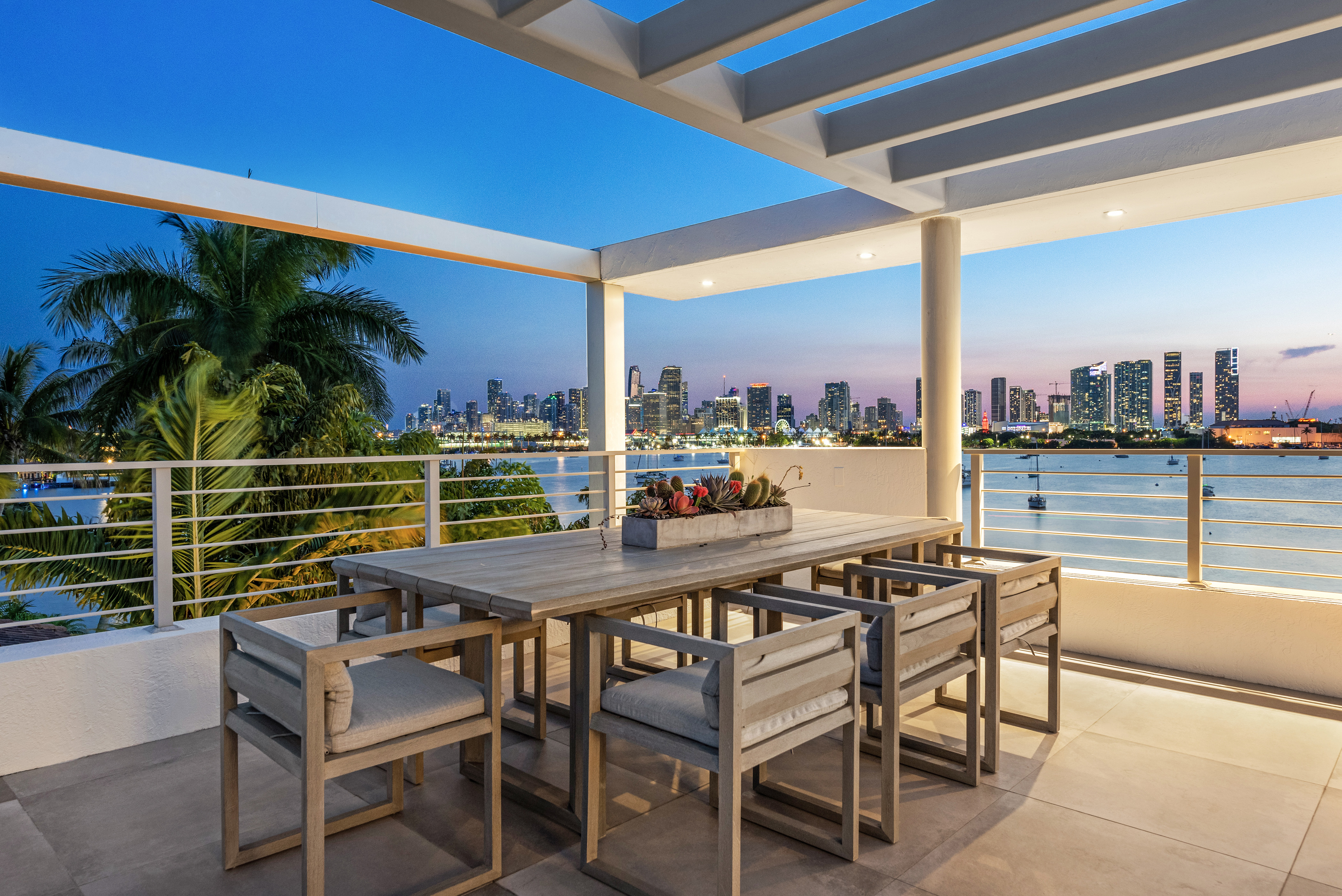 Miami Outdoor Dining Villa