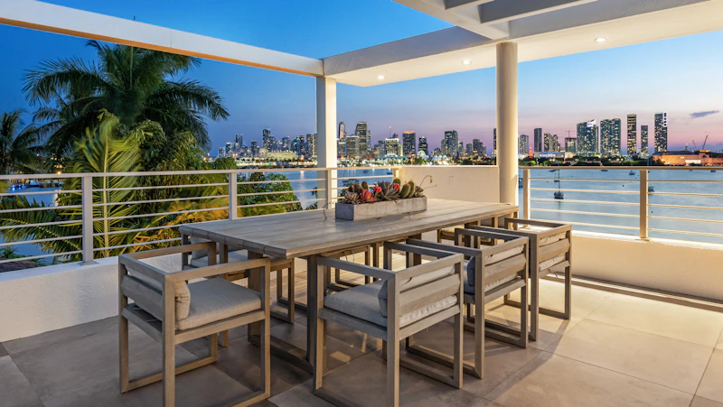 Miami Outdoor Dining Villa