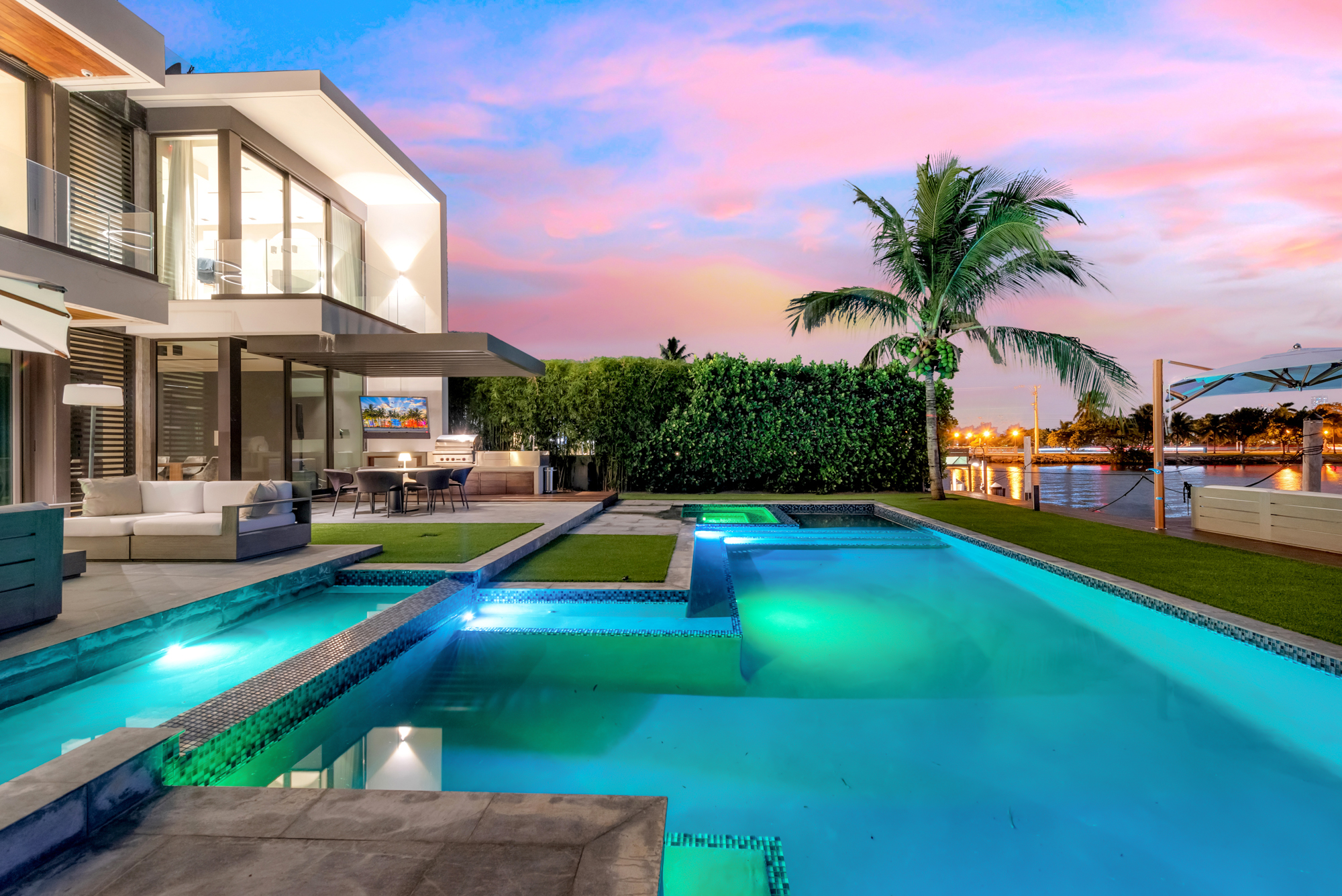 Villa Divina Waterfront