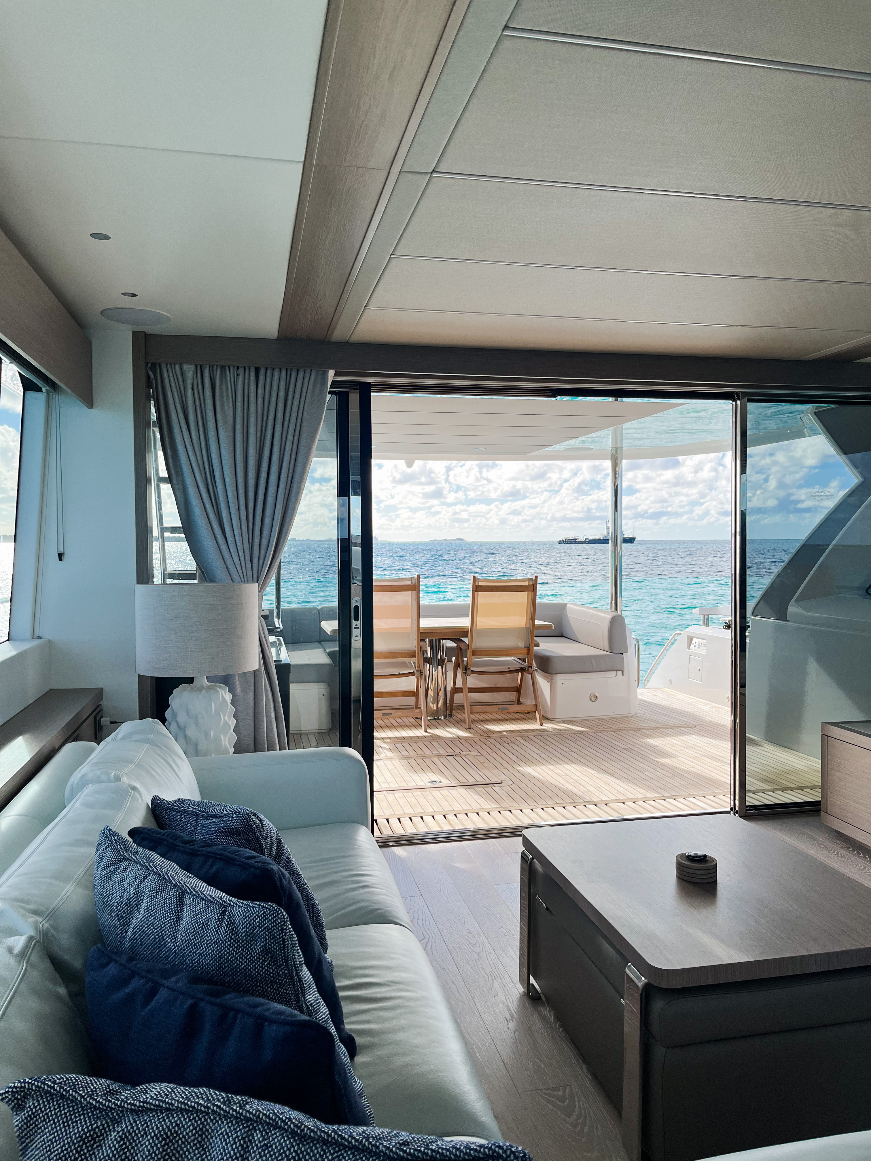 Miami 76  FT Sunseeker Manhattan Fly Jacuzzi image #3