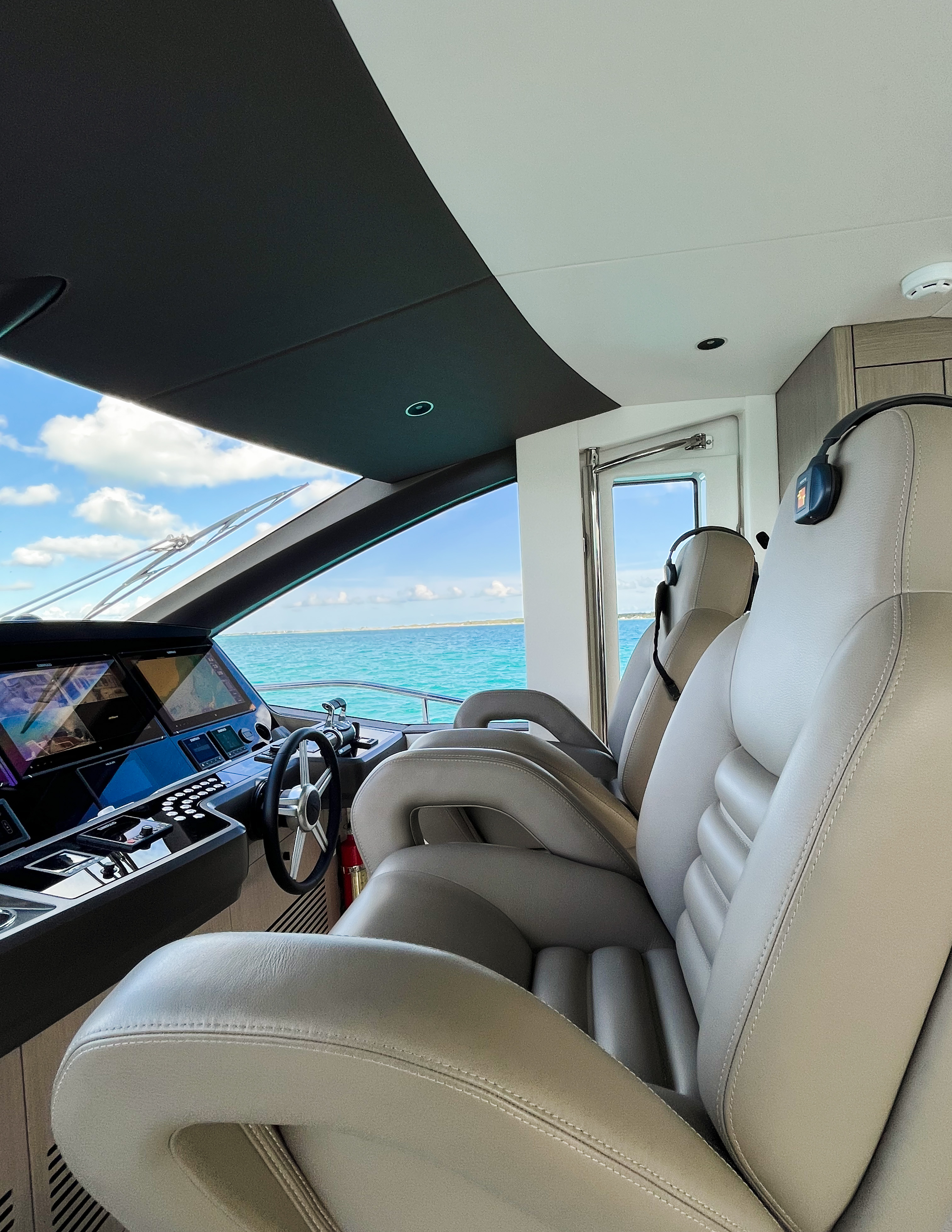 Miami 76  FT Sunseeker Manhattan Fly Jacuzzi image #4
