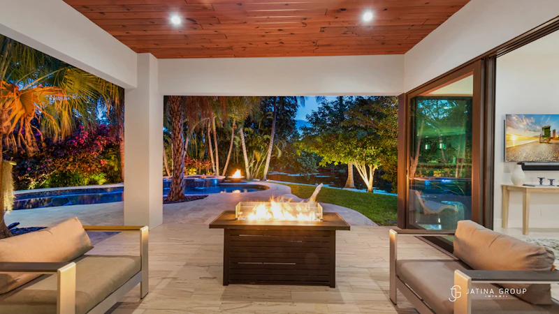 Hollywood Waterfront Villa