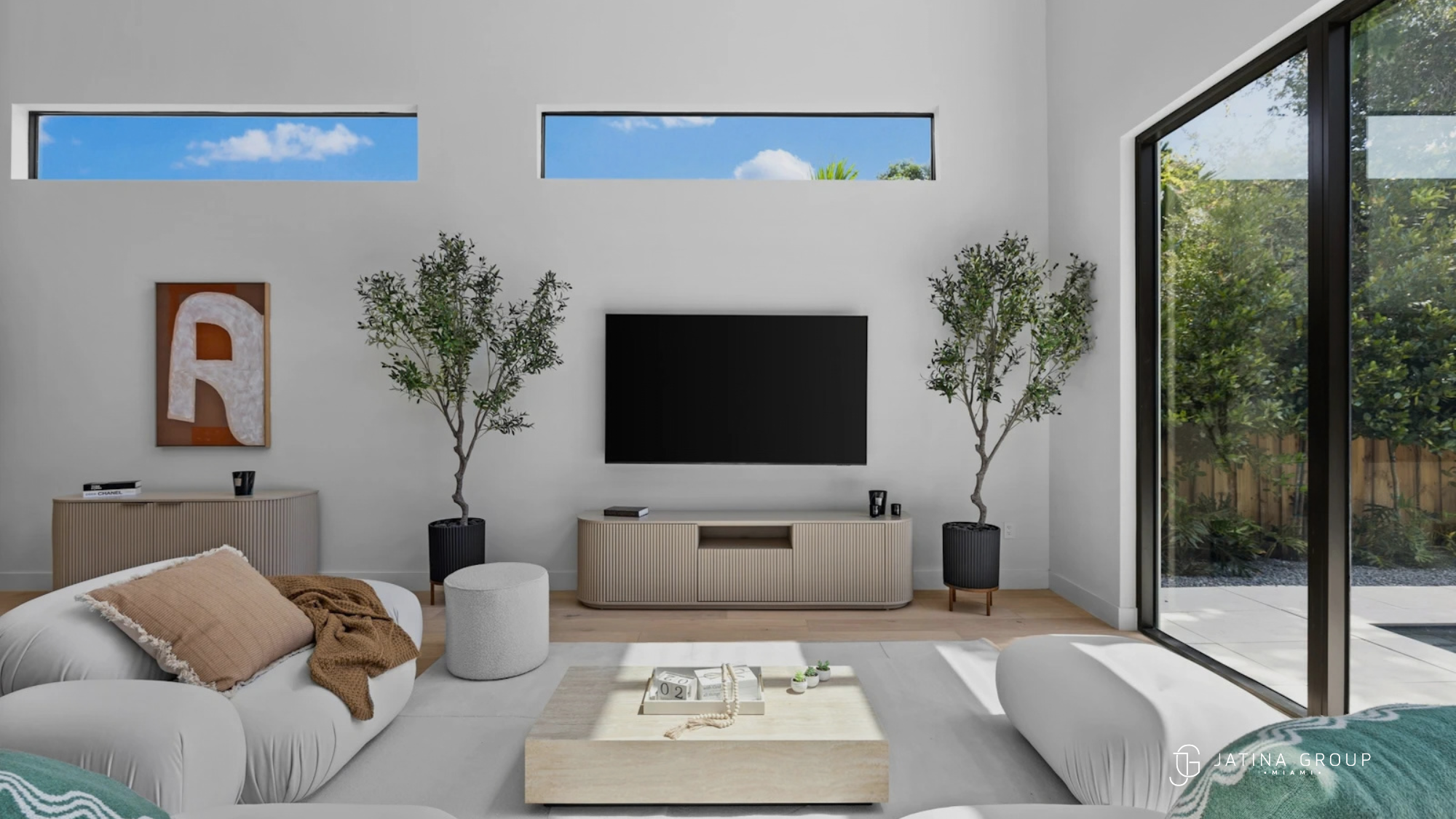Holiday Travel to Miami: Booking Windows and Minimum Stays