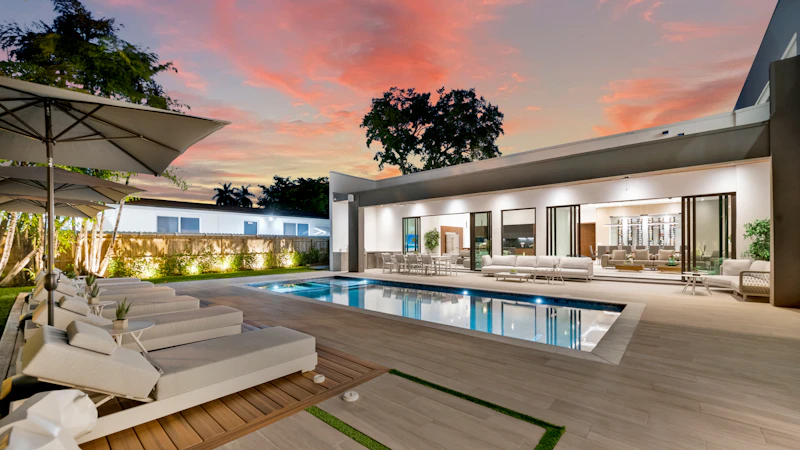 Villa Emerald Waterfront Patio