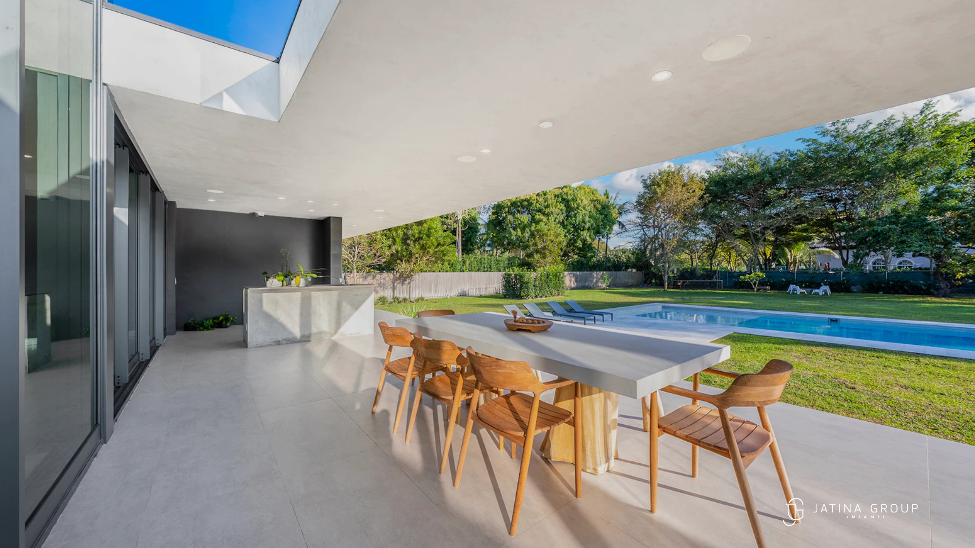 Outdoor Family Villa Miami