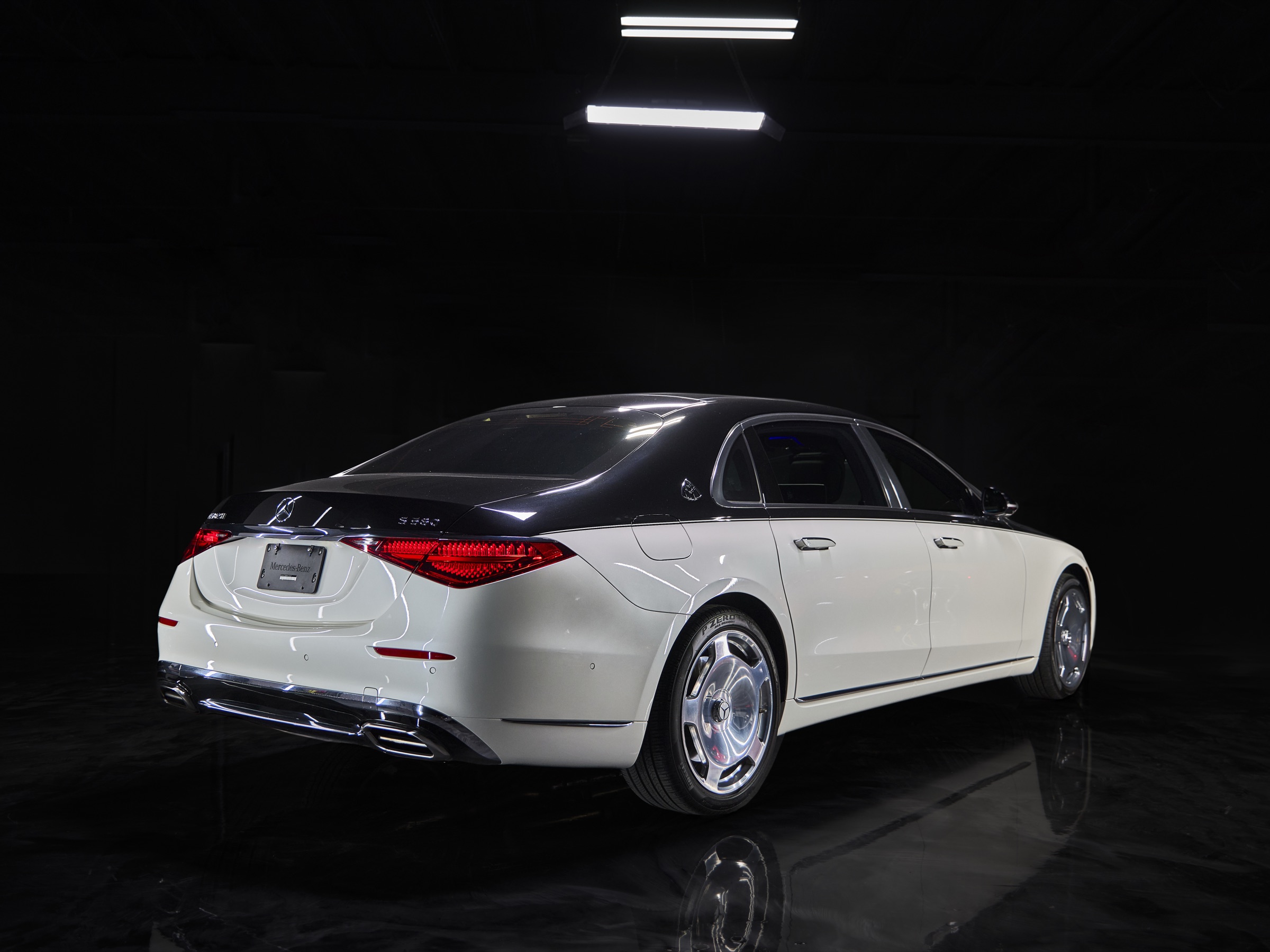 Miami Mercedes-Maybach 580 rental image #2