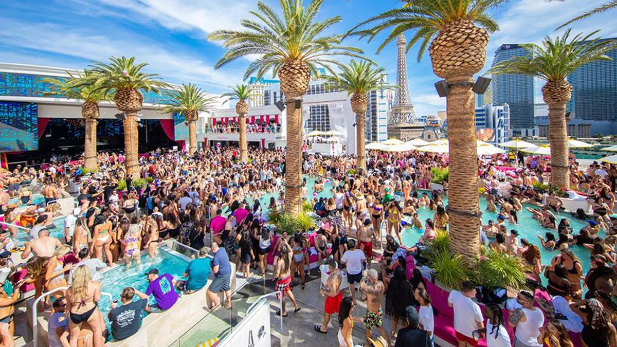 Surfcomber Hotel Pool Party