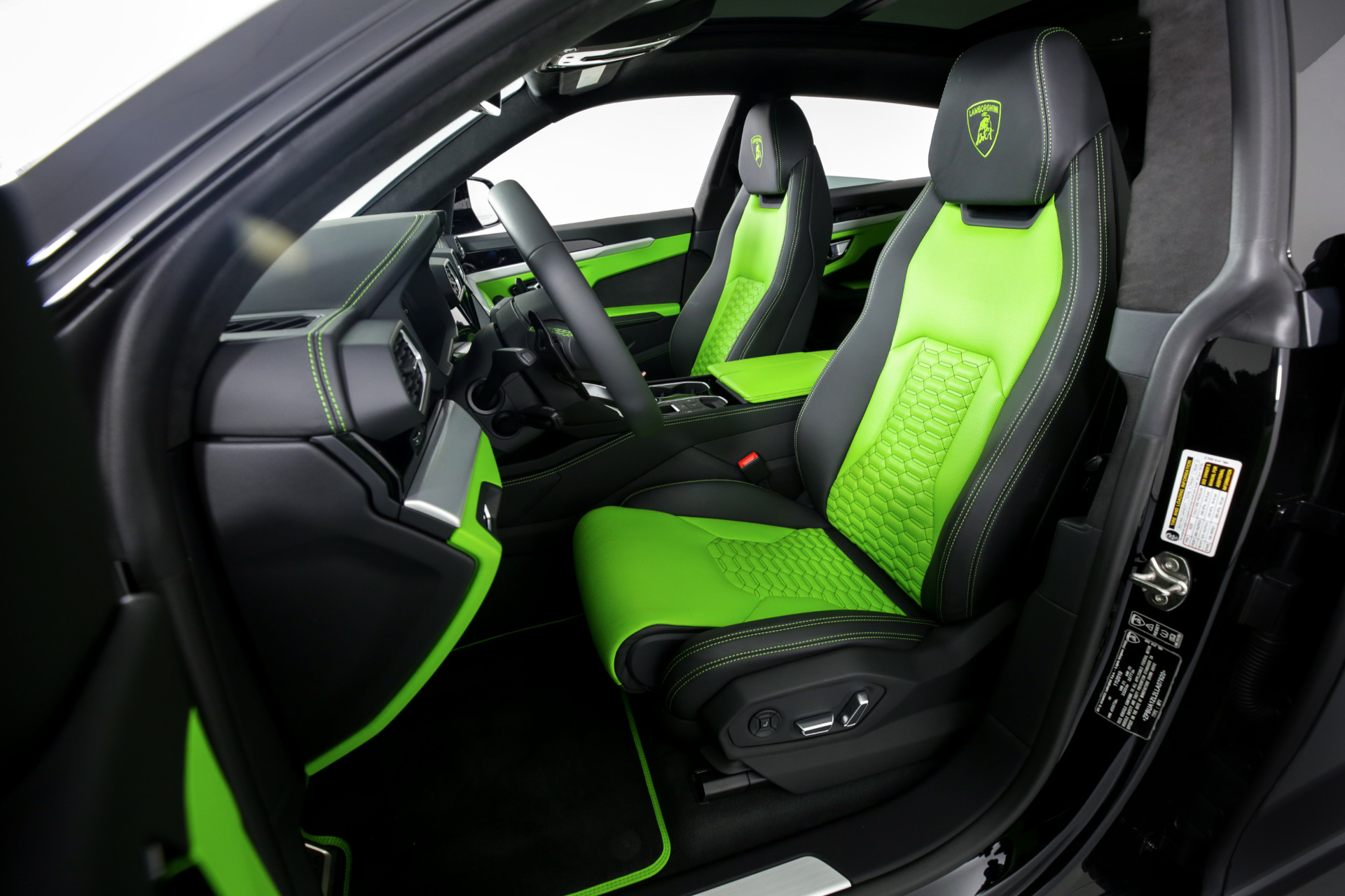 Miami Lamborghini Urus rental image #3