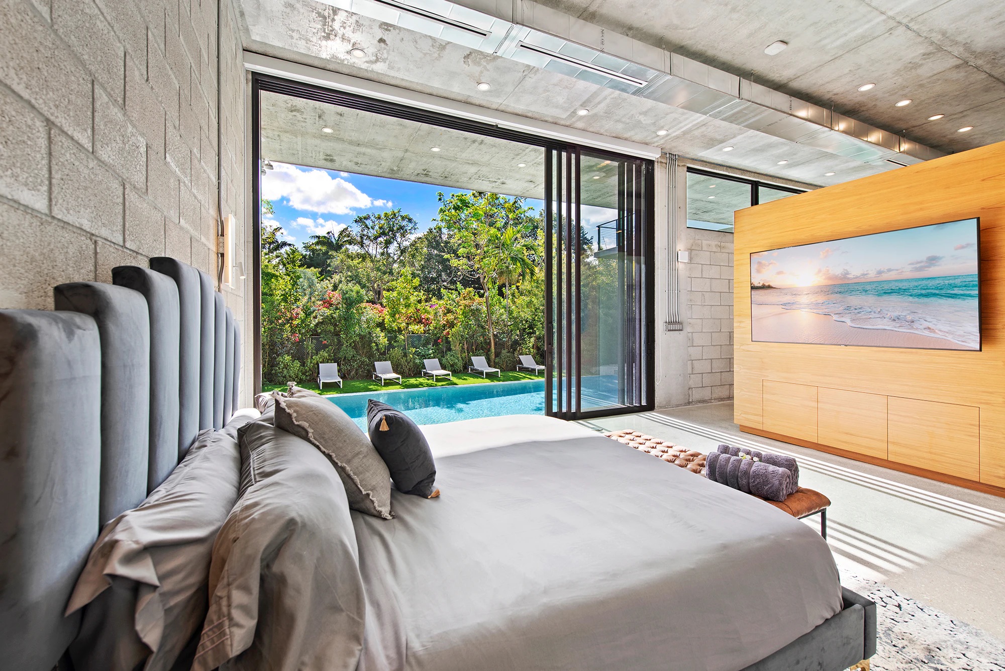 Panoramic Glass Walls Villa 2025