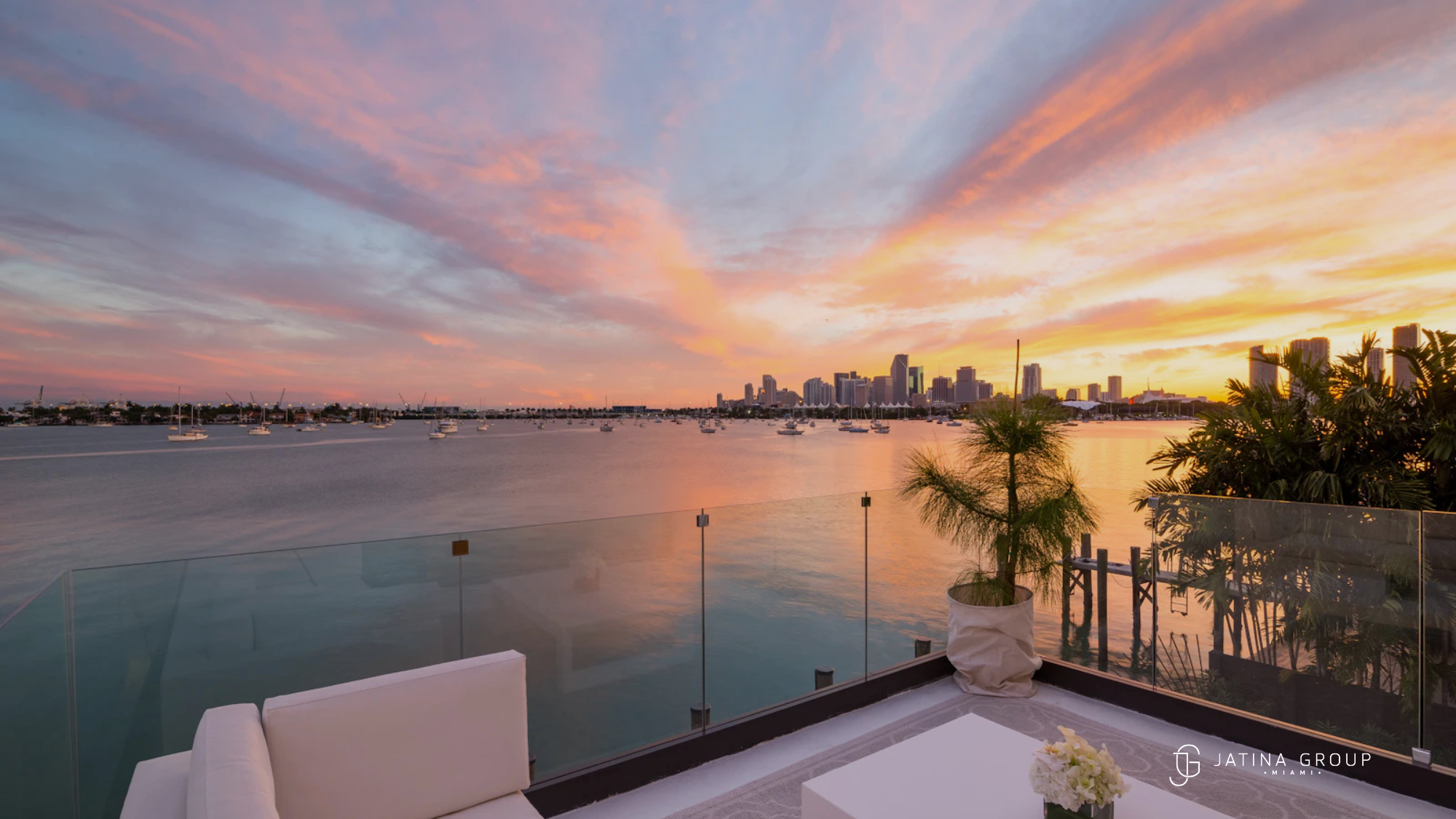 Panoramic Glass Walls Villa 2025