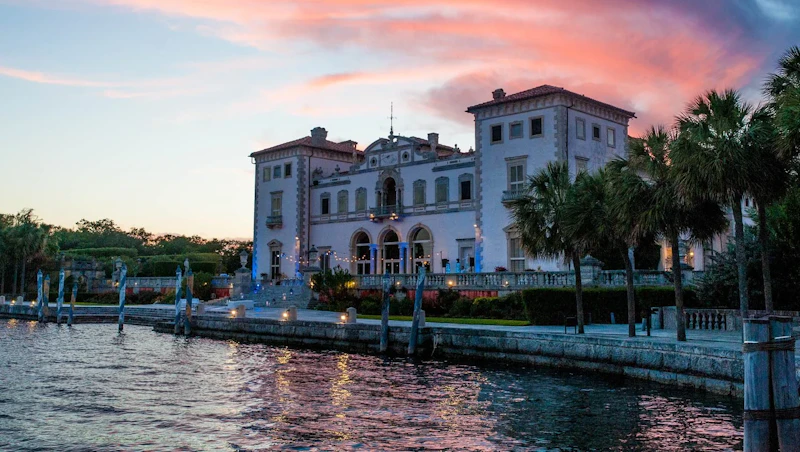 Vizcaya Museum Holiday Evening